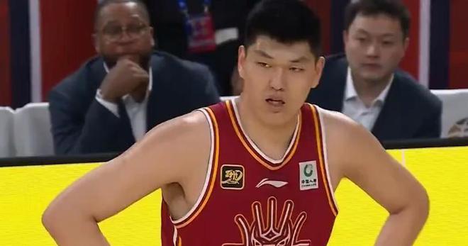 4月29日CBA半决赛北京男篮胜却难庆祝，核心曾凡博腰椎骨折赛季报销