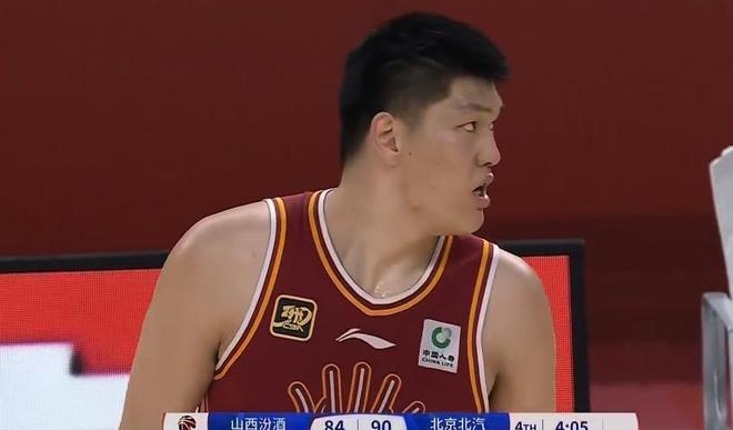 4月29日CBA半决赛北京男篮胜却难庆祝，核心曾凡博腰椎骨折赛季报销