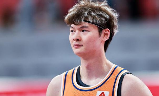 休赛期王哲林成香饽饽，广东男篮或用球员+现金交易签约他