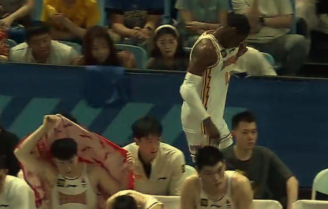 周琦8+6小郭艾伦0分打回原形，北京首钢领先山西1分