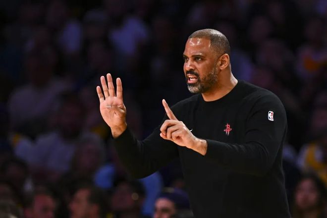 NBA 季后赛勇士与火箭关键 G6 战：激烈角逐，比分紧咬