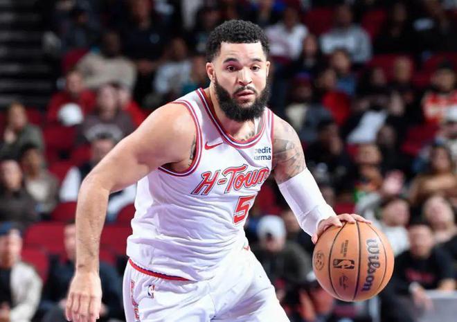 NBA 季后赛勇士与火箭关键 G6 战：激烈角逐，比分紧咬