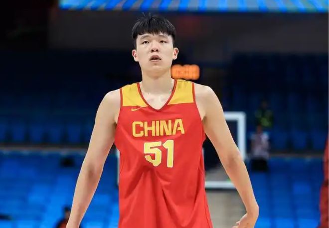 杨瀚森今日下午3点半启程美国备战选秀大会，诸多动态引期待