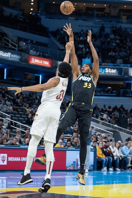 5月5日NBA季后赛骑士与步行者次轮G1战，哈里伯顿表现抢眼