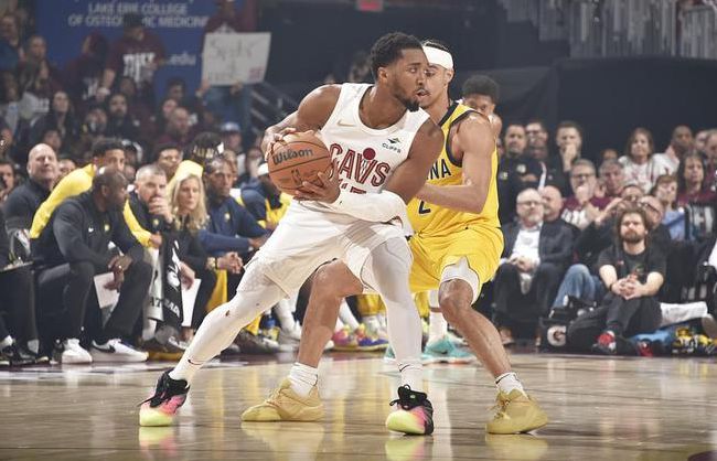 5月5日NBA季后赛骑士与步行者次轮G1战，哈里伯顿表现抢眼