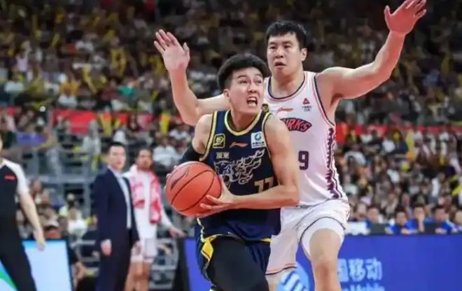 CBA防守尖兵黄荣奇在广东男篮表现受关注，下赛季去留成焦点