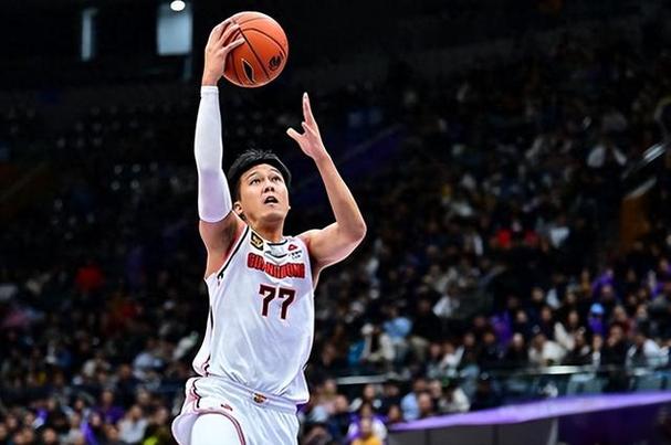 CBA防守尖兵黄荣奇在广东男篮表现受关注，下赛季去留成焦点