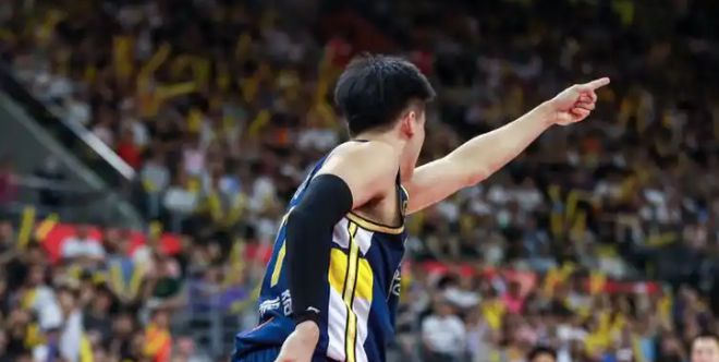 CBA防守尖兵黄荣奇在广东男篮表现受关注，下赛季去留成焦点