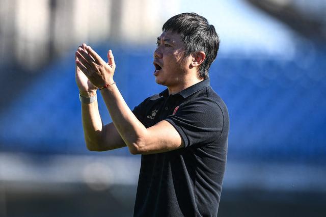 特约记者江海报道：江苏职业足球格局或因这场交锋改变