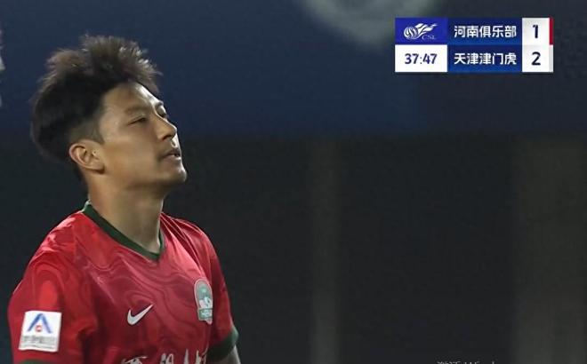 中超比赛河南队战术调整，纳萨里奥另类戴帽仍难掩诸多问题