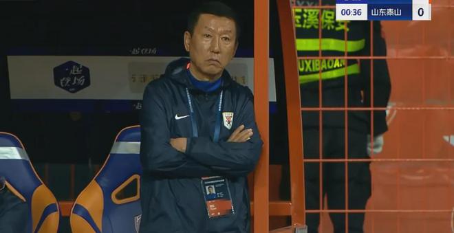 中超第11轮山东泰山客场遭逆转，崔康熙再成众矢之的