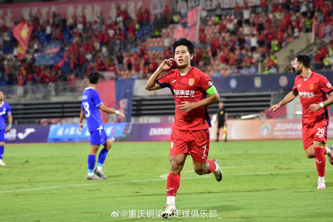回顾 2017 赛季中超重庆主场对阵广州，昔日对局今昔对比意味深长