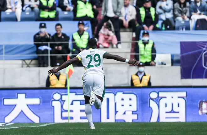 大连英博主场0-2负于北京国安，球员感慨与实力差距尽显