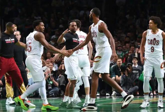 5月7日NBA季后赛：步行者客场绝杀骑士，大比分2-0领先陷绝境