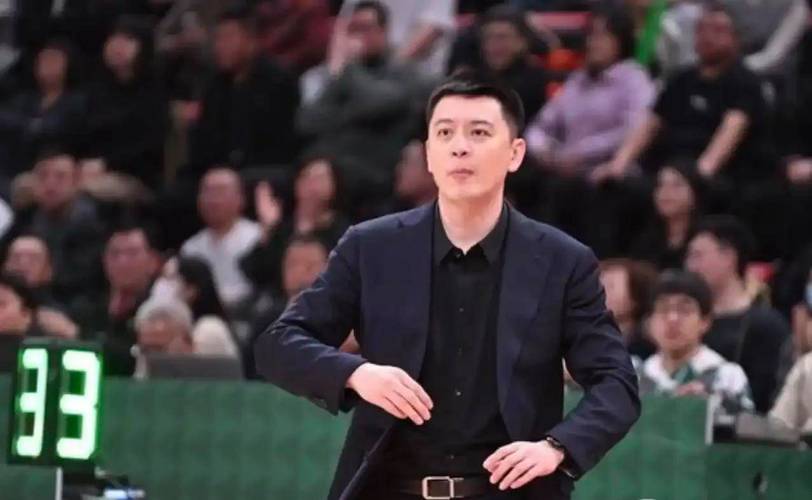 重大官宣！CBA总决赛G1裁判组公布，杨鸣潘江亮相，周琦迎来新挑战