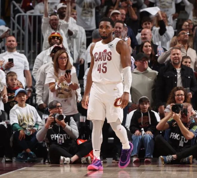 NBA 季后赛：骑士队主力伤停多实力受损，米切尔砍 48 分难挽局势