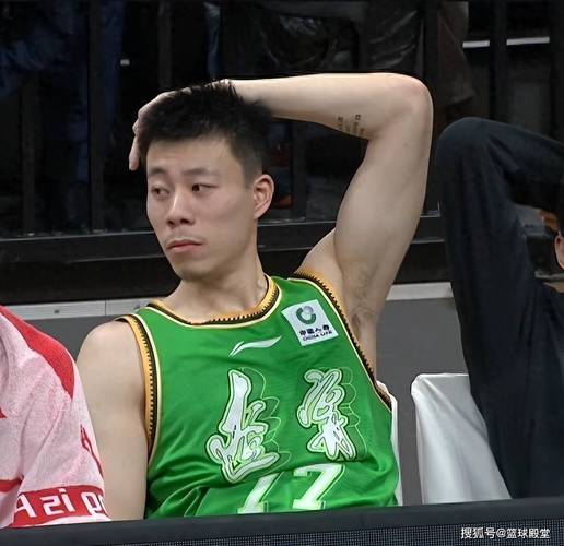 辽宁男篮乌龙事件：张镇麟胯部伤势及手术计划引关注