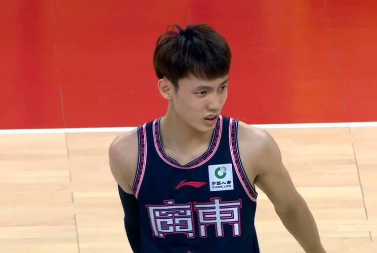 CBA总决赛前夕，广东男篮何文炜保送清华，徐杰杨溢竞争格局生变