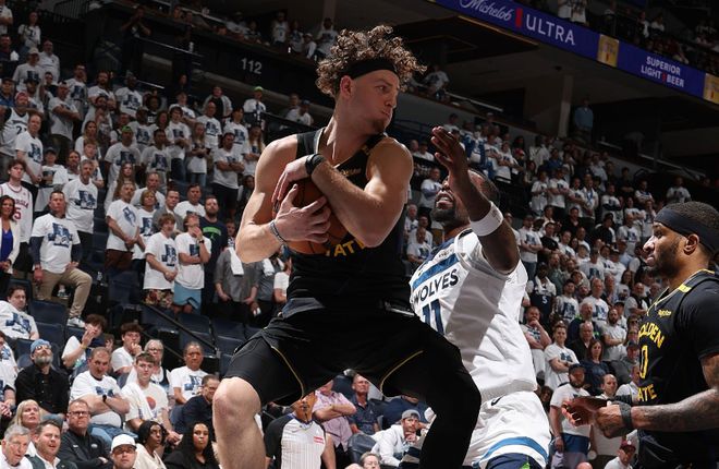 NBA西部半决赛G1：金州勇士以下克上，波杰姆斯基表现一般