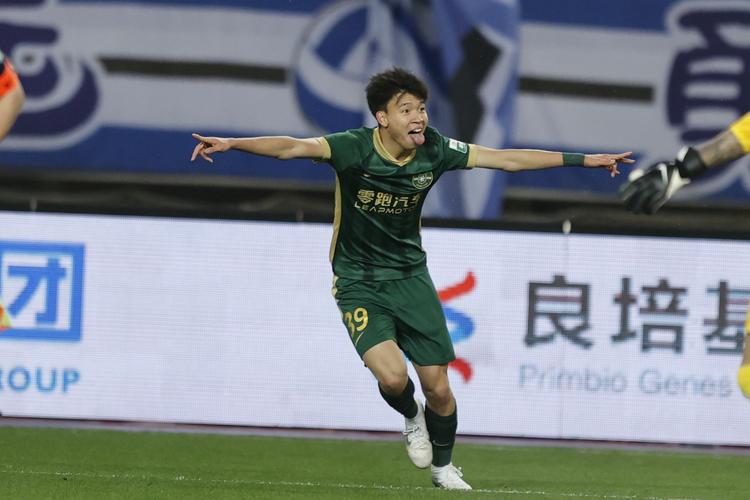 中超联赛三分之一赛程浙江绿城排名第7，小将王钰栋成进攻惊喜