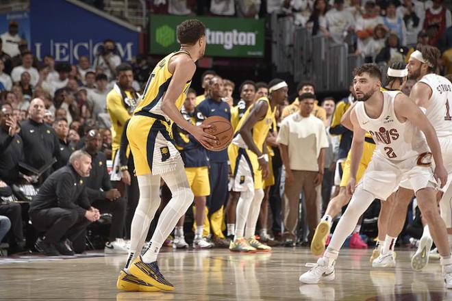 NBA 季后赛激战：今日赛果、局势及主场 5 连败新纪录全解析