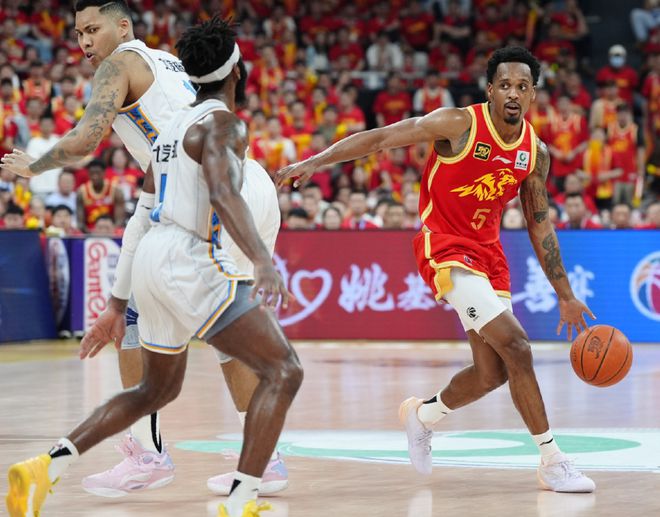 5月7日CBA总决赛：北京男篮慢热后反超，防守致胜1-0领先广厦