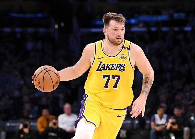 NBA季后赛次轮形势及令人失望球队盘点，雷霆表现引关注