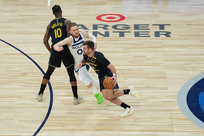 NBA西部半决赛G1：金州勇士以下克上，帕特-斯潘塞表现获肯定