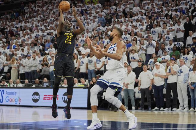 NBA历史首次！4组半决赛G1均下克上，美媒更新夺冠概率