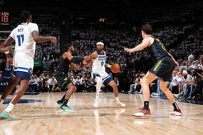 NBA 西部半决赛 G1：勇士以下克上，森林狼尼基尔-亚历山大-沃克表现惨不忍睹