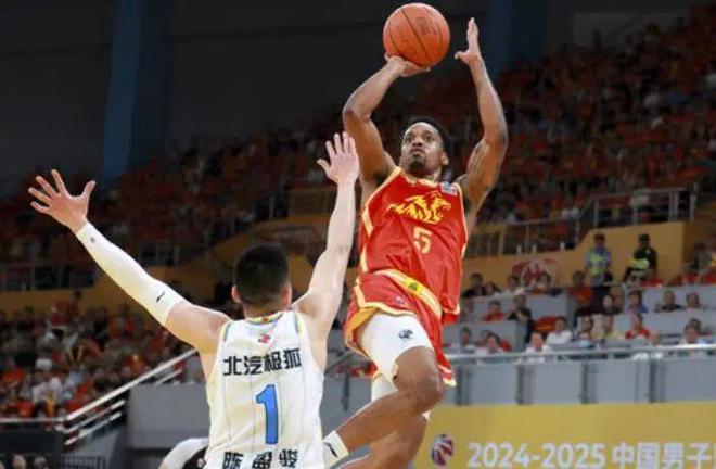 CBA总决赛广厦vs北京G1：首节领先却惨遭逆转，胡金秋尽力难挽败局