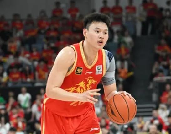 CBA总决赛G1广厦惨败北京，孙铭徽失常吴骁遭针对，后续压力大