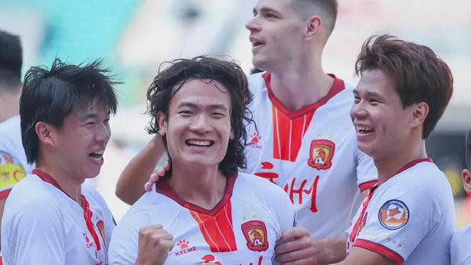 备战6月世预赛，国足主帅伊万科维奇考察潜在国脚，两后腰新人有望入选