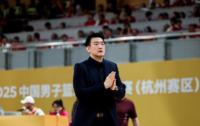 浙江广厦总决赛首战大败，朱俊龙低迷表现引球迷质疑