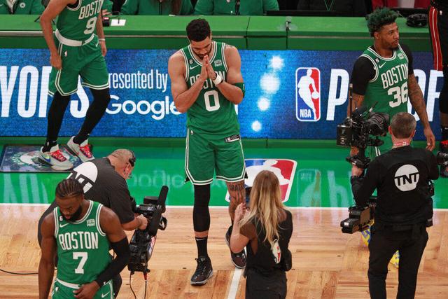 北京时间5月8日尼克斯逆转凯尔特人，NBA历史主场0-2落后翻盘情况盘点