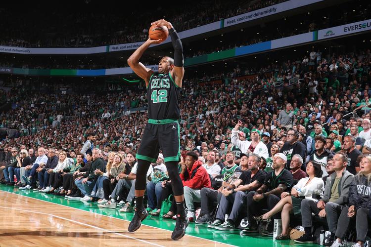 NBA东部半决赛G2：纽约尼克斯惊天逆转，艾尔-霍福德表现惨不忍睹
