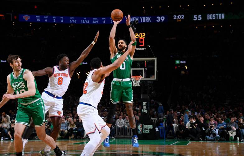 NBA东部半决赛G2：尼克斯惊天逆转，科内特表现出色成亮点