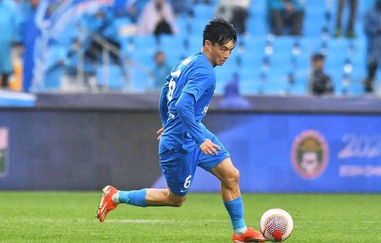 5月5日中超成都蓉城胜浙江，杨明洋亮眼，其技术特点及入选国足可能性几何？