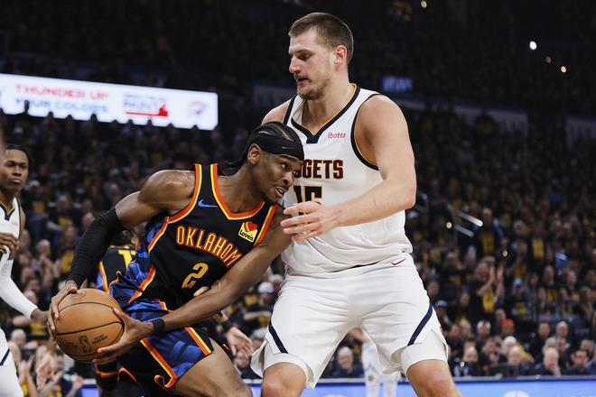 2025年NBA季后赛第二轮激战正酣，勇士队因库里受伤存隐忧