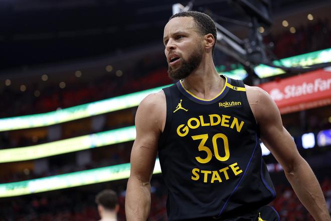 2025年NBA季后赛第二轮激战正酣，勇士队因库里受伤存隐忧