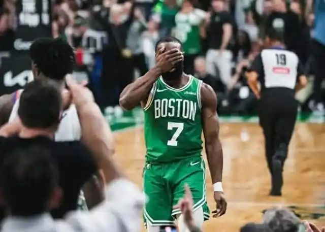 今日NBA季后赛东部半决赛G2：凯尔特人主场落败，系列赛0-2落后成笑柄