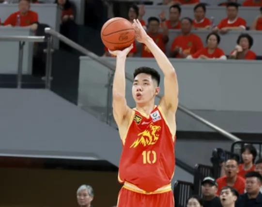 总决赛首战广厦末节崩盘，朱俊龙伤后表现不佳脚踝存疑