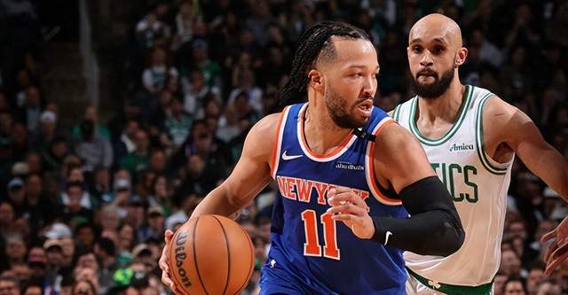 NBA 季后赛尼克斯客场 20 分大逆转，两场比赛惊人相似