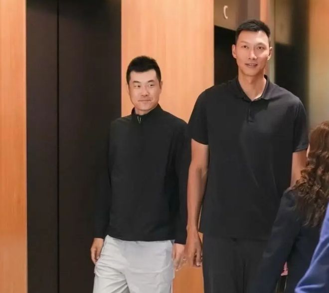 阿联久违现身！携手王仕鹏与广州律所合作，活动现场超开心
