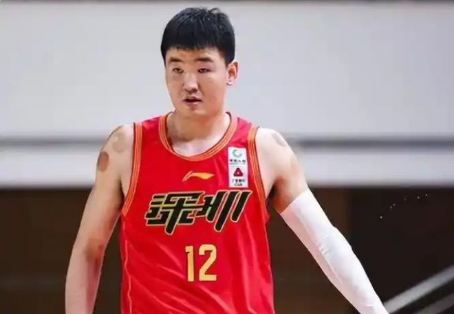 深圳男篮24 - 25赛季表现不佳，顾全合同到期去向成疑