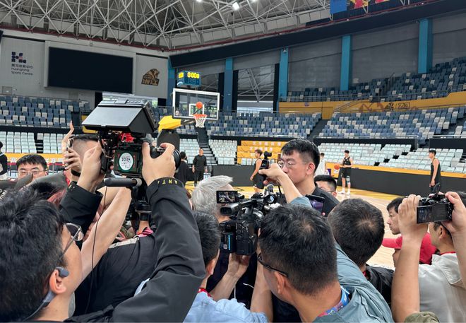 今晚广厦战北京G2压力巨大，朱俊龙带伤出战罚球成看点