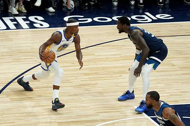 NBA 季后赛森林狼胜勇士扳平比分，吉米-巴特勒表现欠佳