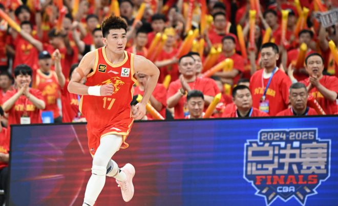CBA总决赛第二场：孙铭徽强势反弹轰28分率广厦扳回一城