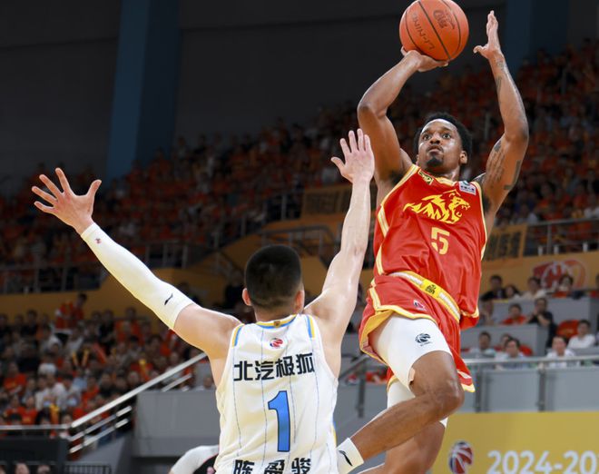 5月9日CBA总决赛G2：广厦男篮103-96胜北京，孙铭徽成关键先生