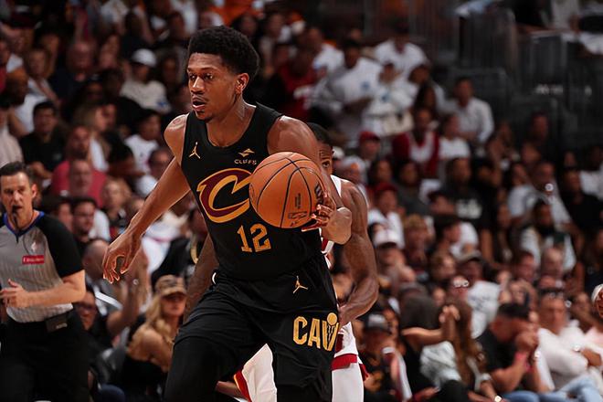 NBA东部半决赛G3：骑士扳平总比分，德安德烈-亨特表现不佳